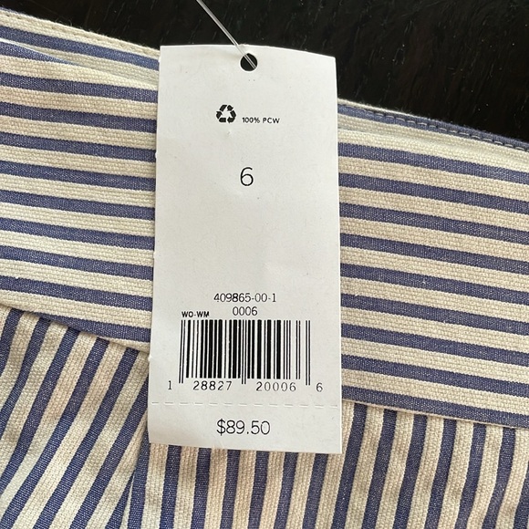 Banana Republic. Sear sucker skirt. Size 6. Tags attached - Picture 3 of 4